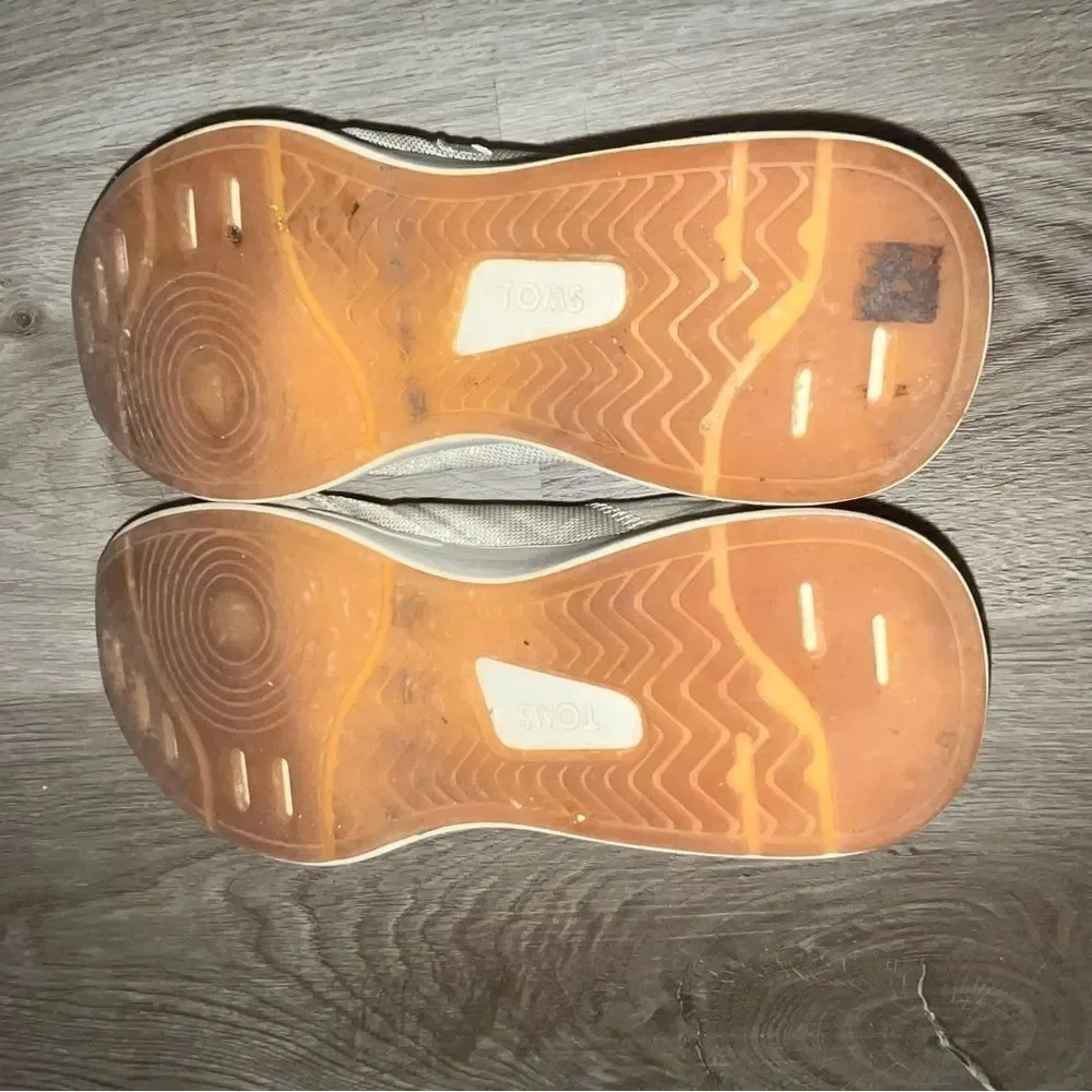 Toms women size